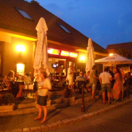 Pension & Restaurant Patriot Trnava Bed and Breakfast Buitenkant foto