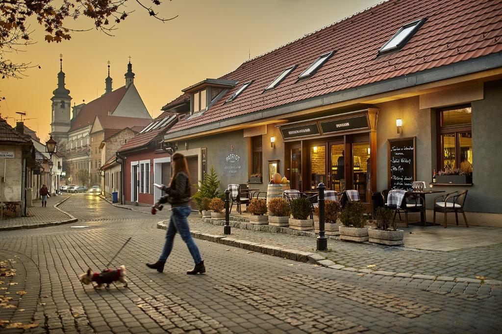 Pension & Restaurant Patriot Trnava Bed and Breakfast Buitenkant foto